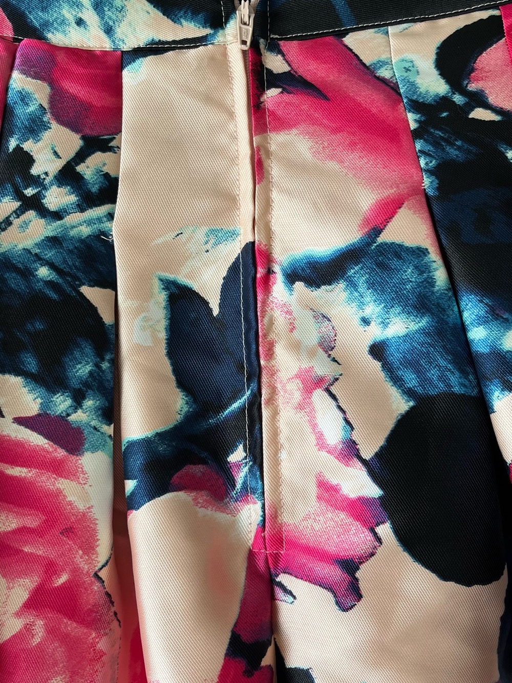 B Darlin Floral Full Skirt in Hot Pink, Navy & Cream - Picture 5 of 6